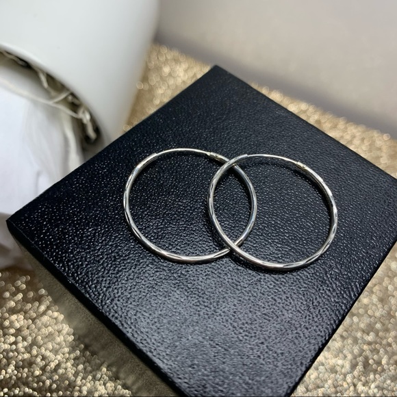 Medium silver hoops ✨ - Picture 3 of 5